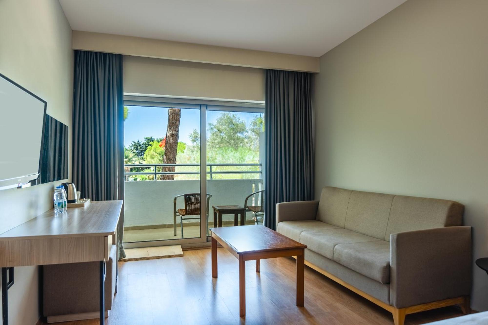 อัลติน ยูนุส รีสอร์ต แอนด์ เทอร์มอล โฮเต็ล Hotel เซสเม ภายนอก รูปภาพ